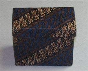 Image description is not available for DU2010.5.208.2a-b